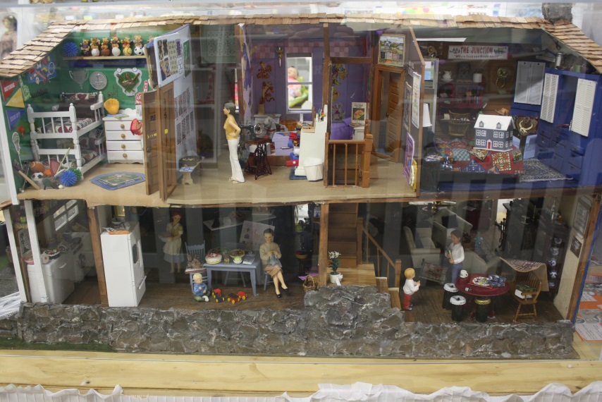 Another well detailed miniature house