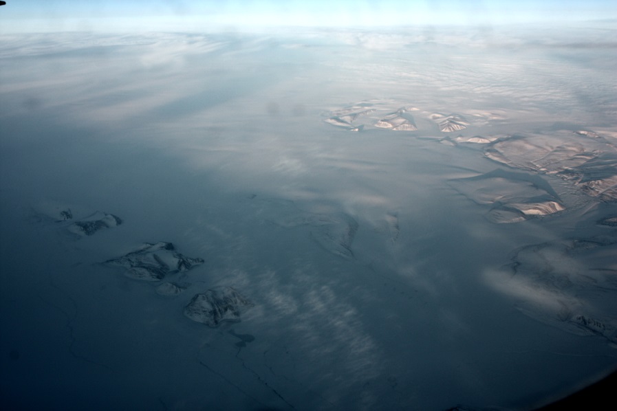 Ice field between Dronning Louise Land and Kong Willhelm Land