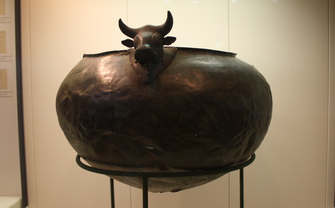 Bronze cauldron