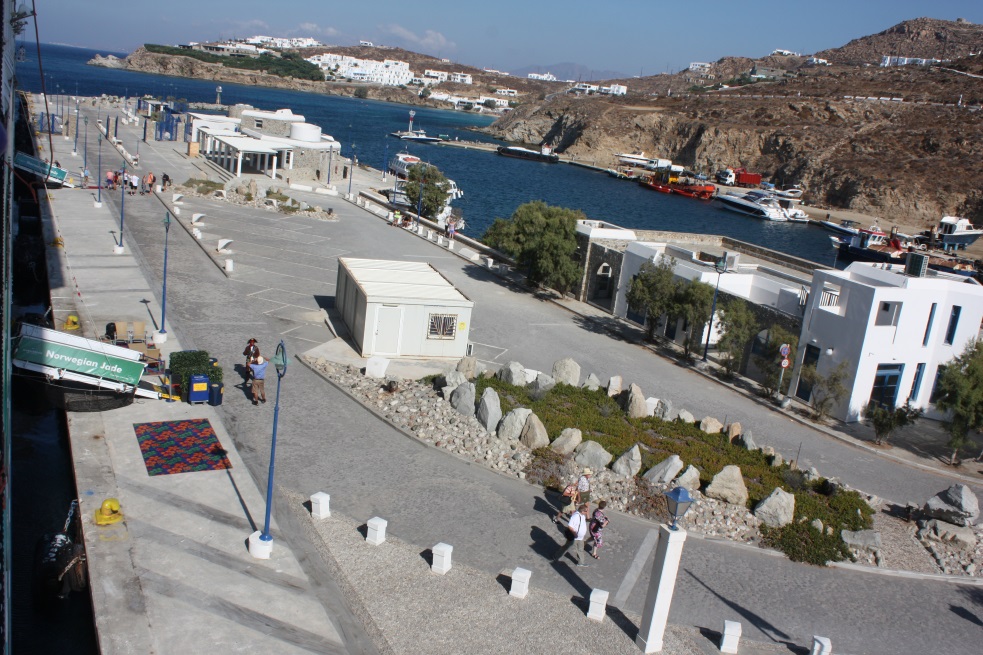 The dock in Mykonos