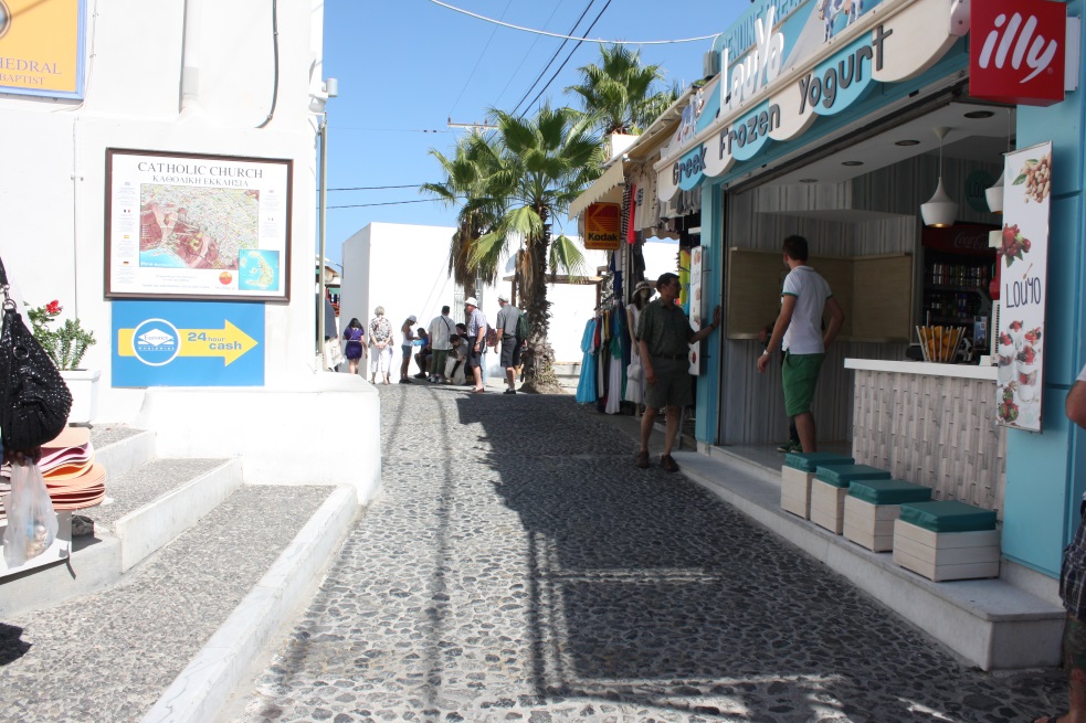 The streets of Fira