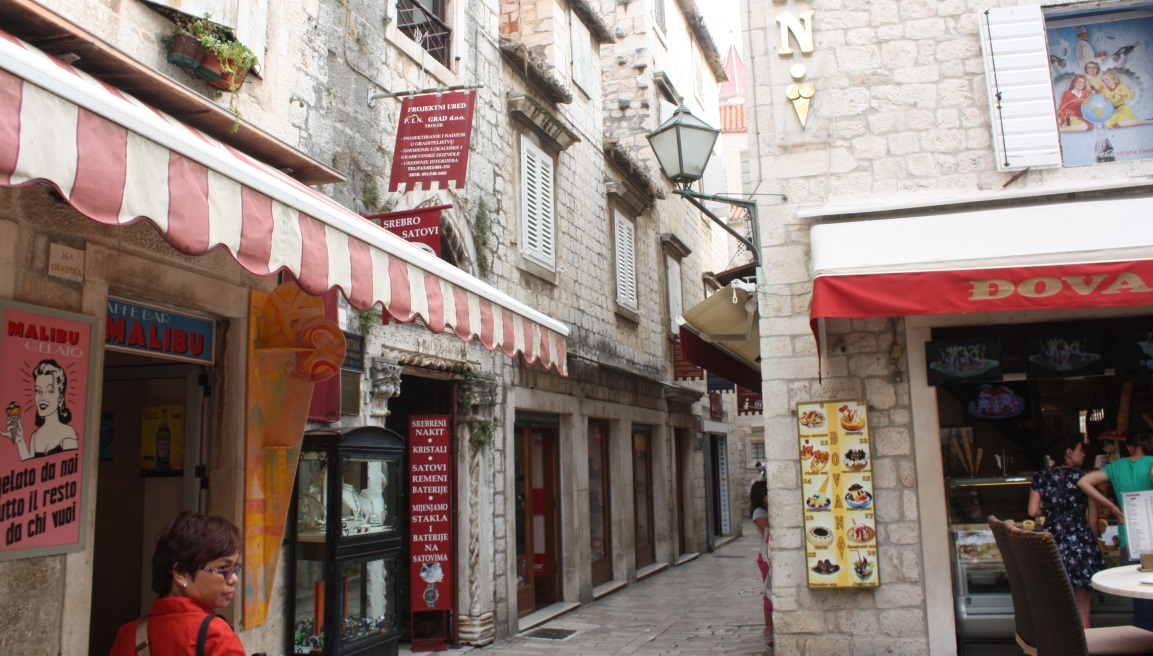 Blaa Jurjeva Street near Trogir Square