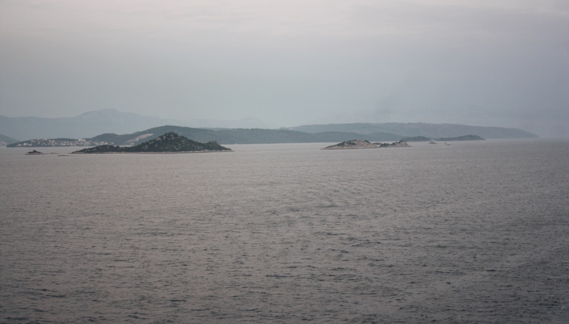 The islands, left to right, are Kluda, Piscena Vela, and Piscena Mala