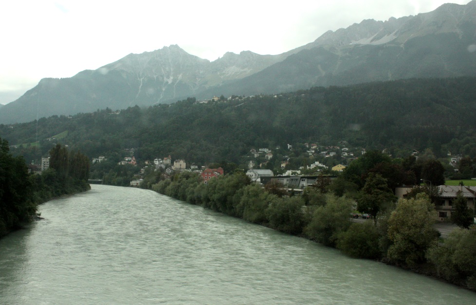 The train crosses the Inn River
