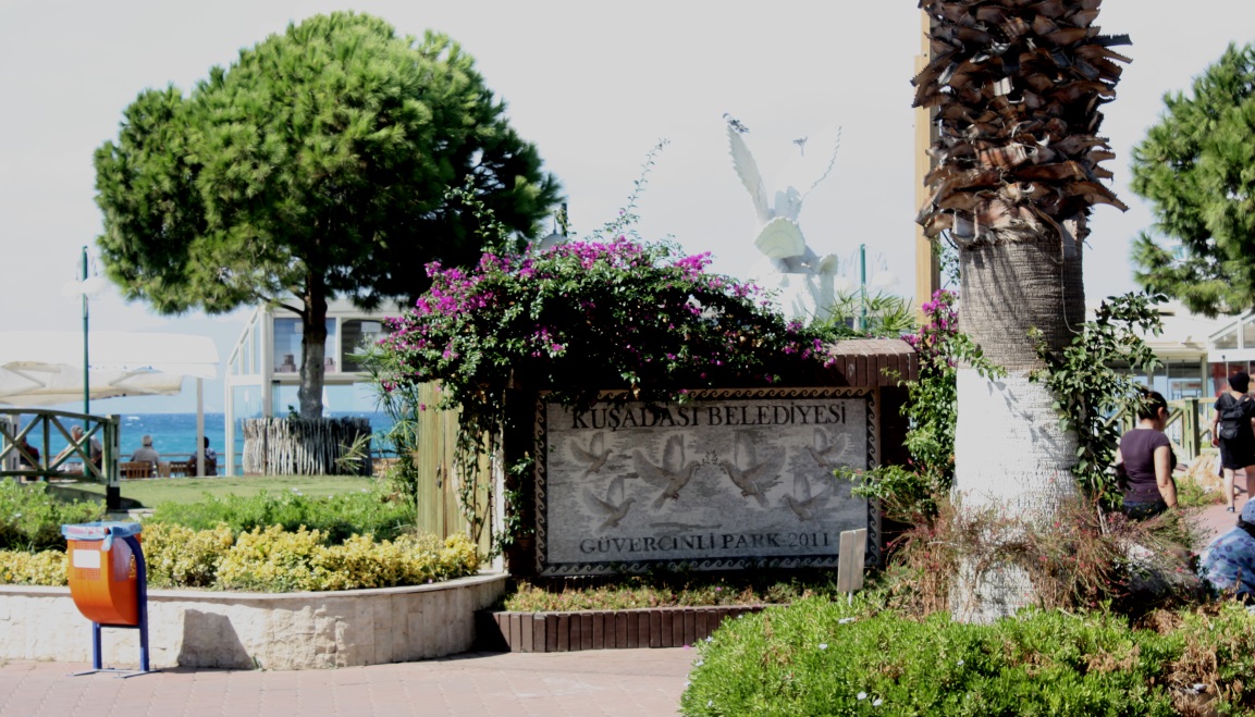 Kusadasi Belediyesi Park near the port