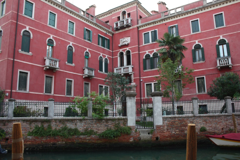Large red building on the Rio Dei Tolentini