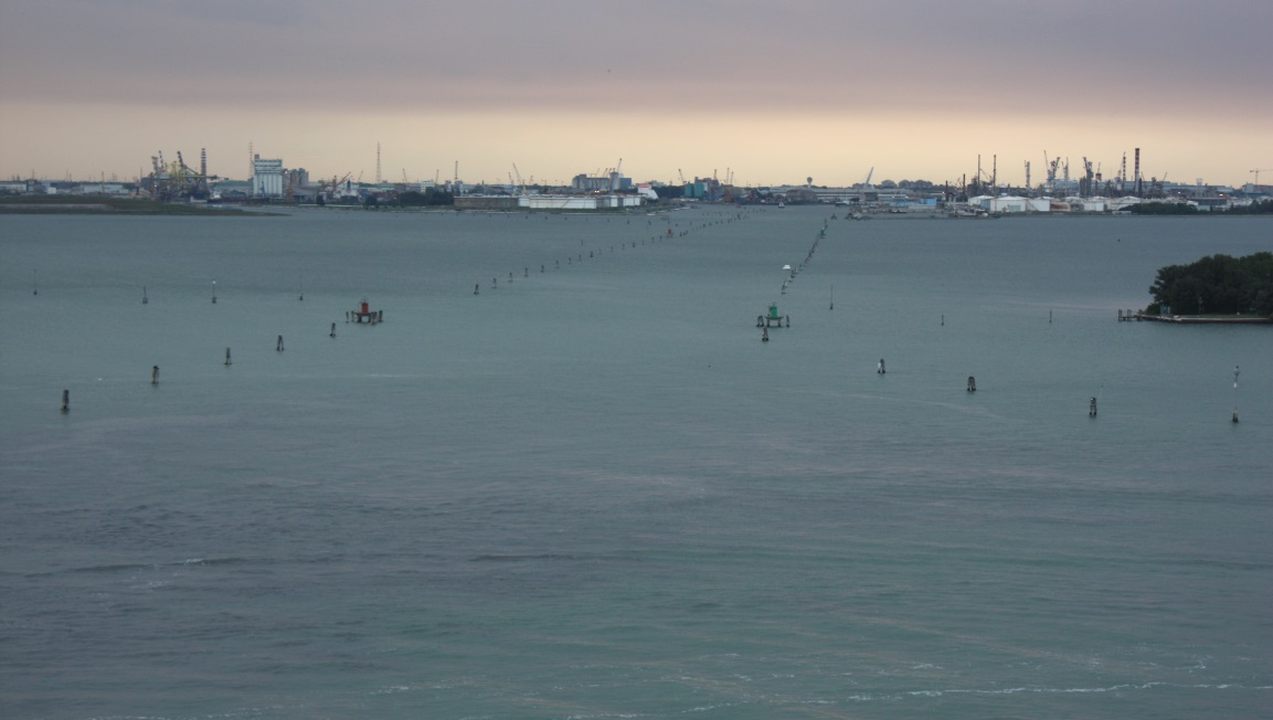 Shipping lane toward Canale Industriale Ovest