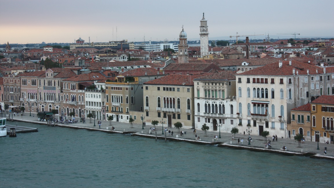 Another look at Fondamenta Zattere Al Ponte Lungo