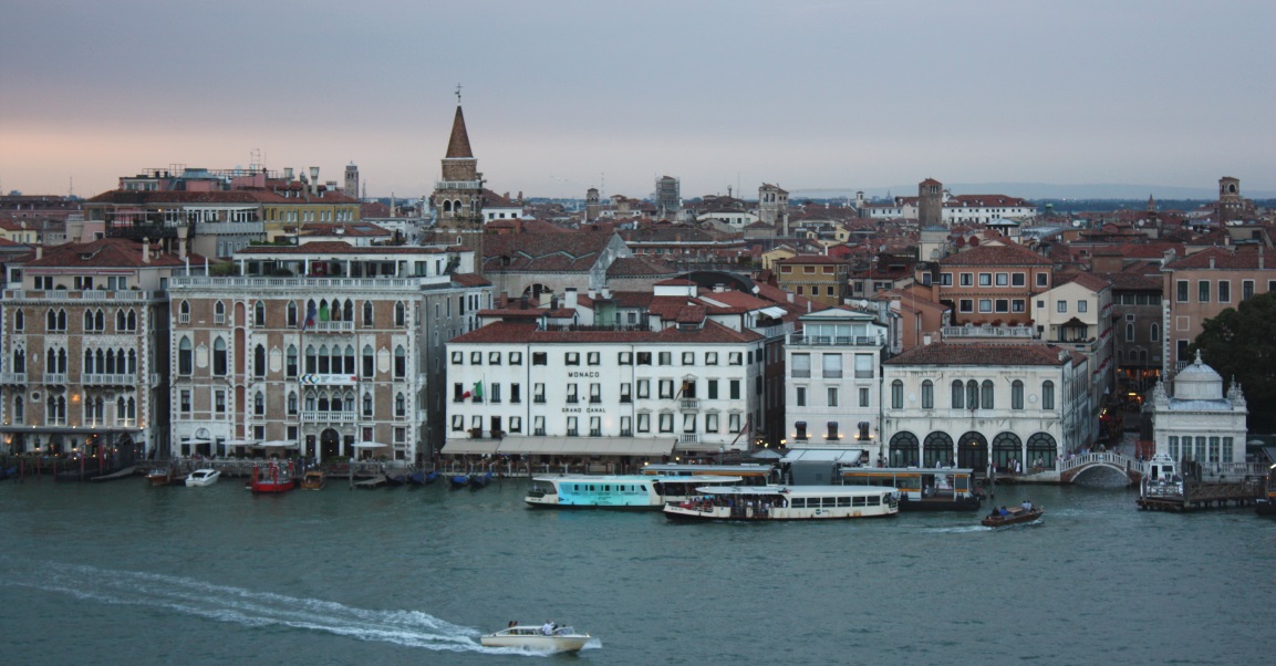 Rio dei Giardinetti on the right