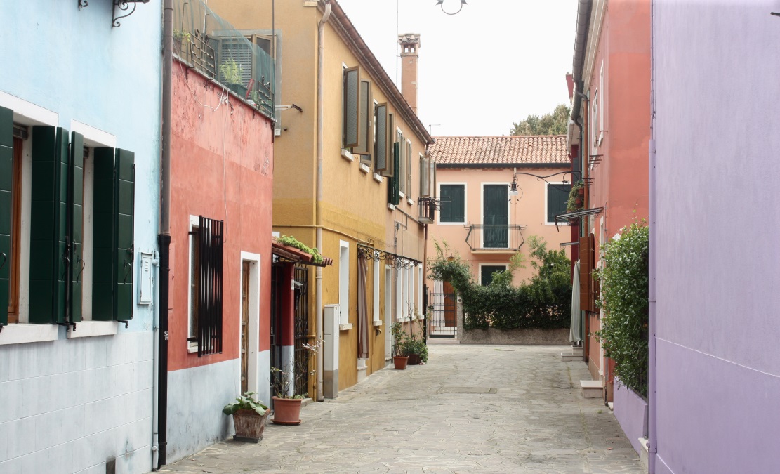 Alley off of Strada di Corte Comare