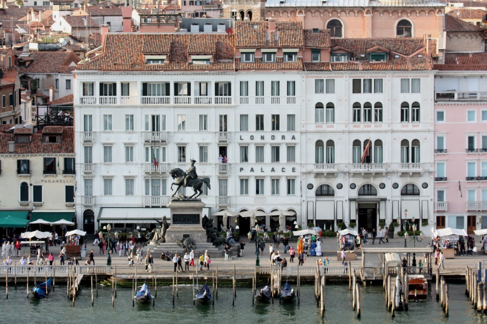 London Palace Hotel with Victor Emanuel II monument