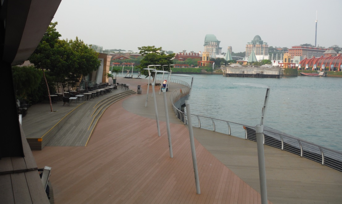The boardwalk is very nicely done