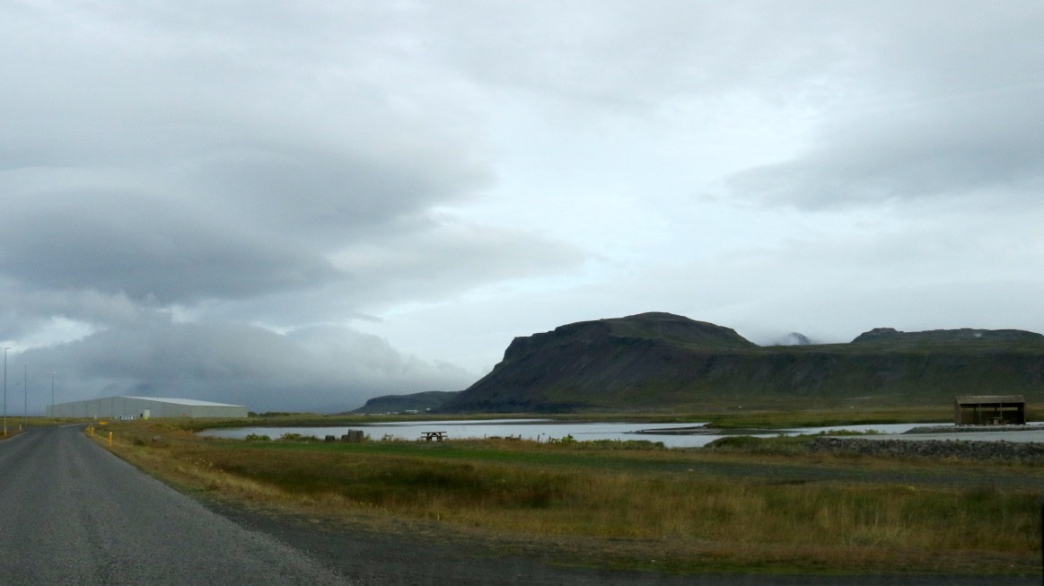 The nearby town of Rif
