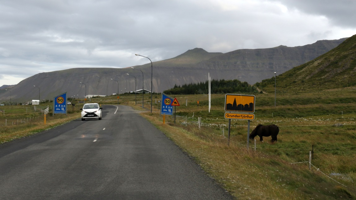 Driving into Grundarfjrur