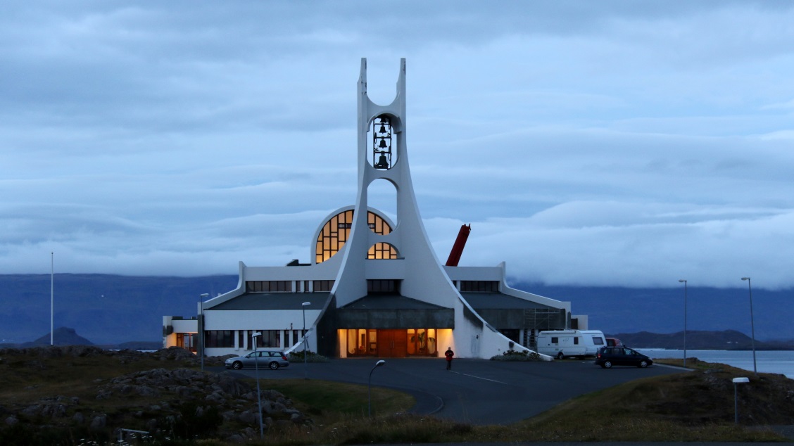 Final evening look at the Stykkish�lmskirkja church