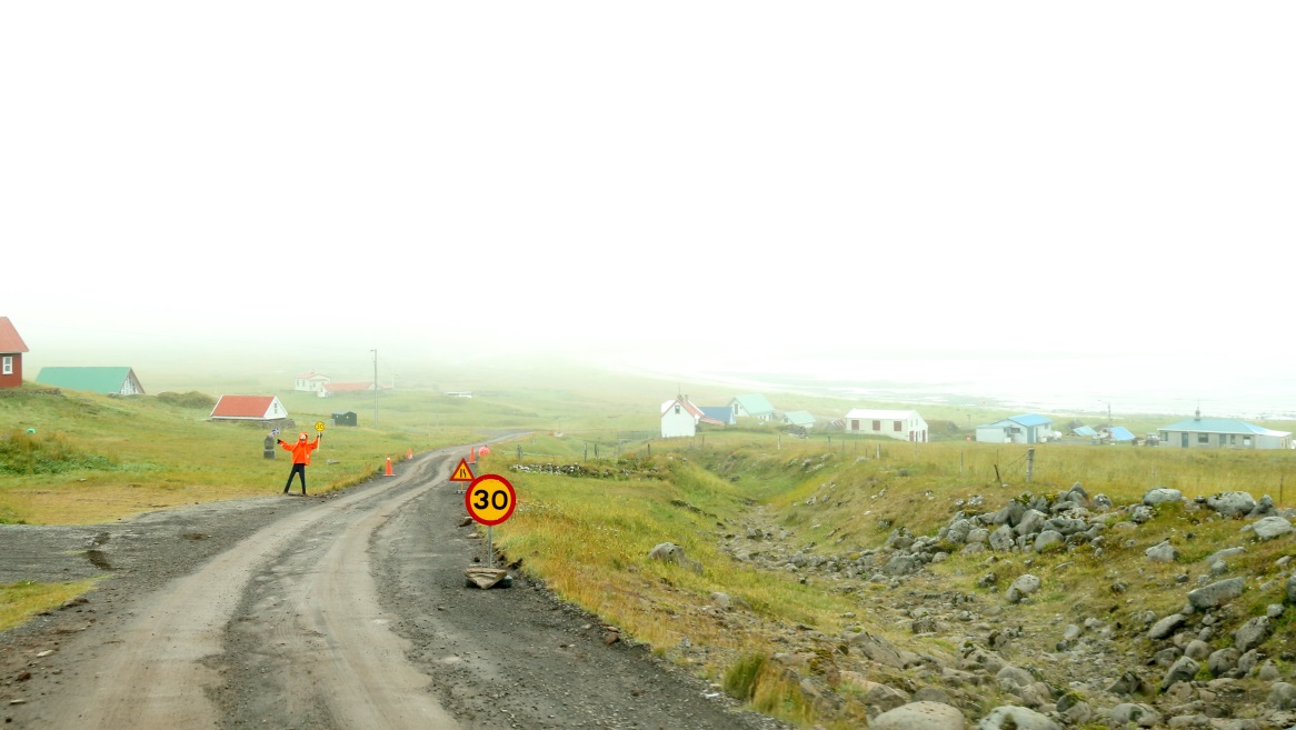 Driving into Hvalltur