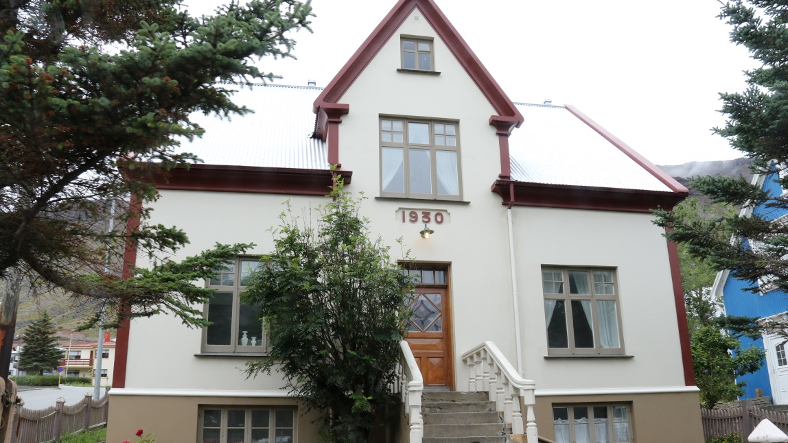 Nice looking little house