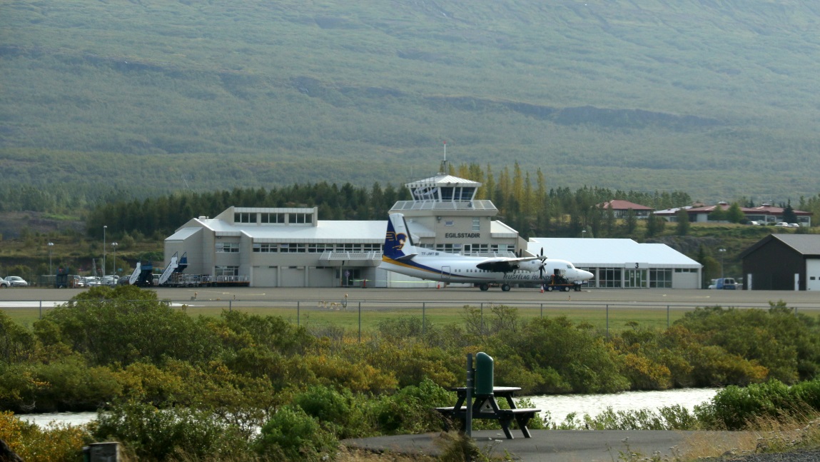 Egilssta�ir airport
