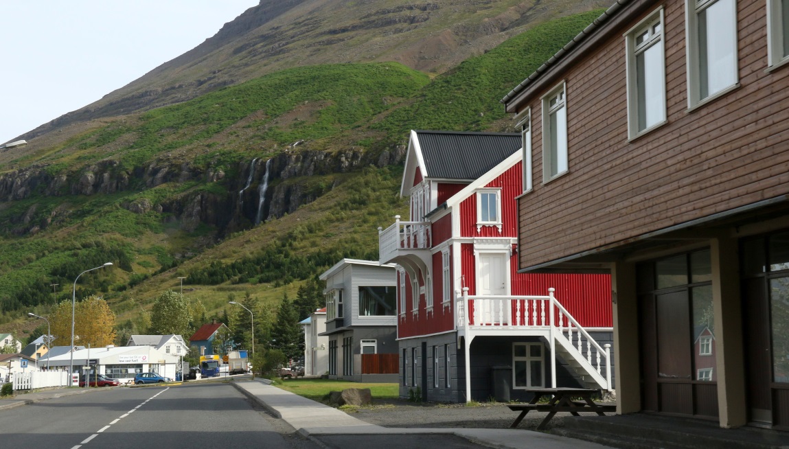 Austurvegur street