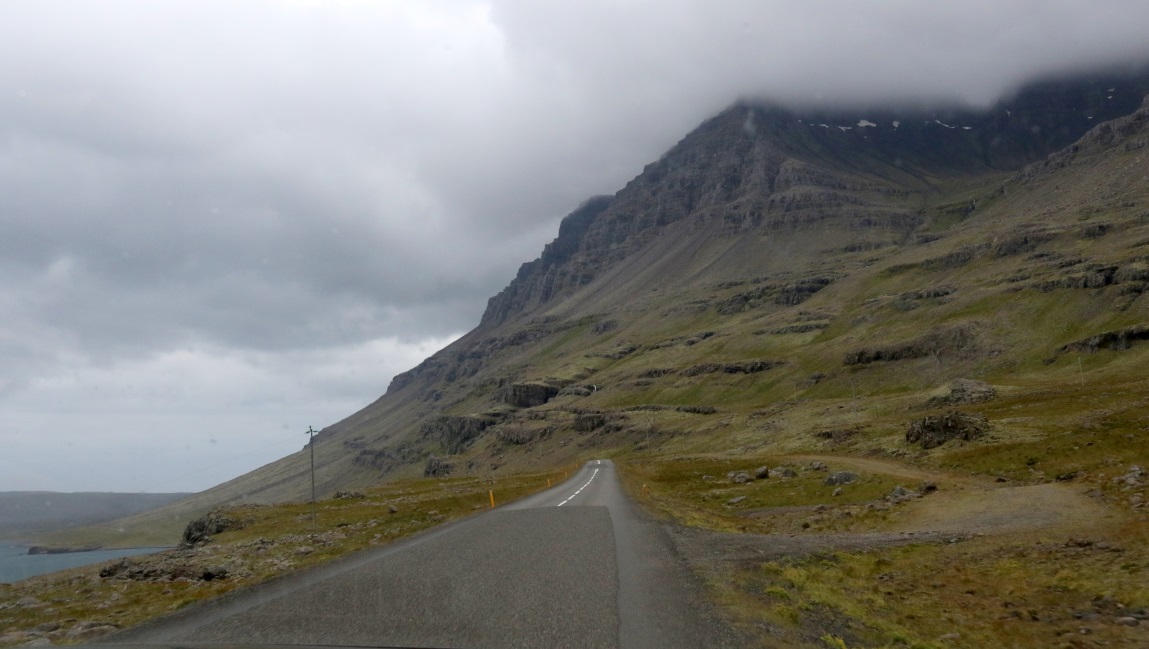 Blandstindur mountain