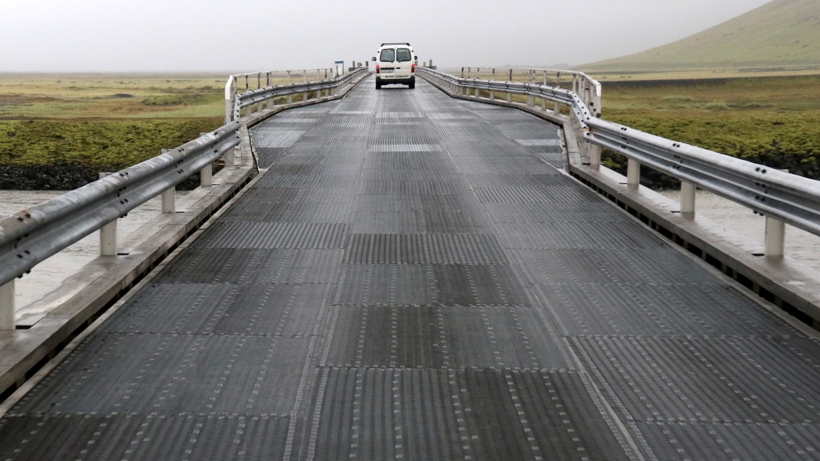 One way bridge