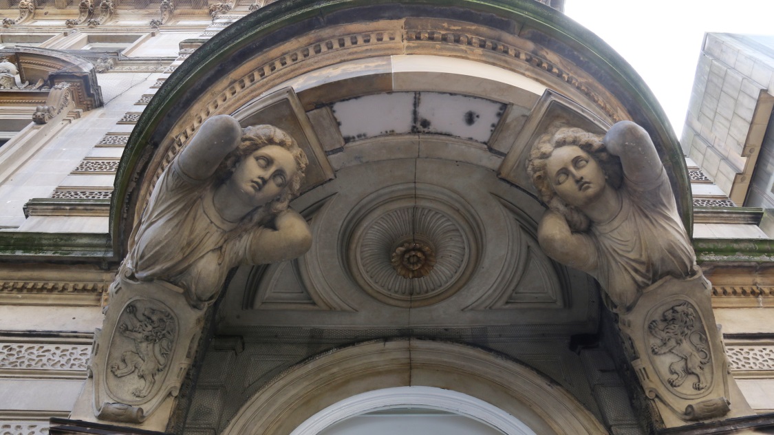 Sculptures on the Merchant's House building