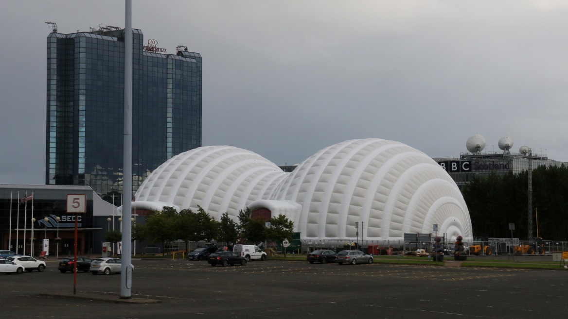 Inflatable building