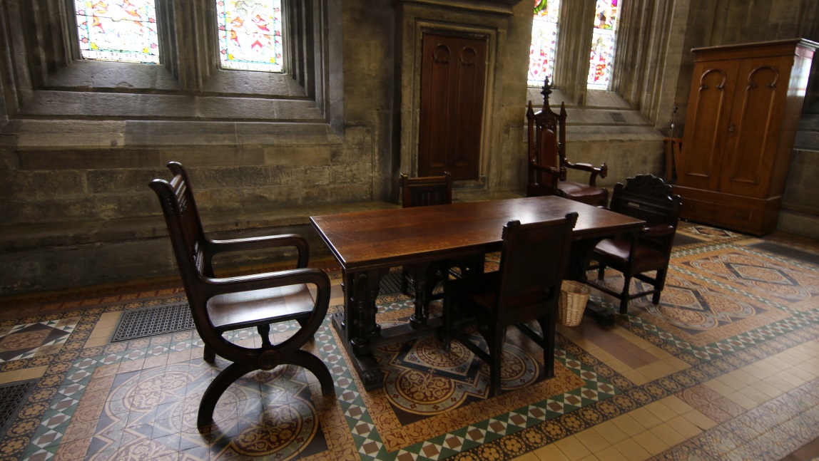 Impressive table and chairs
