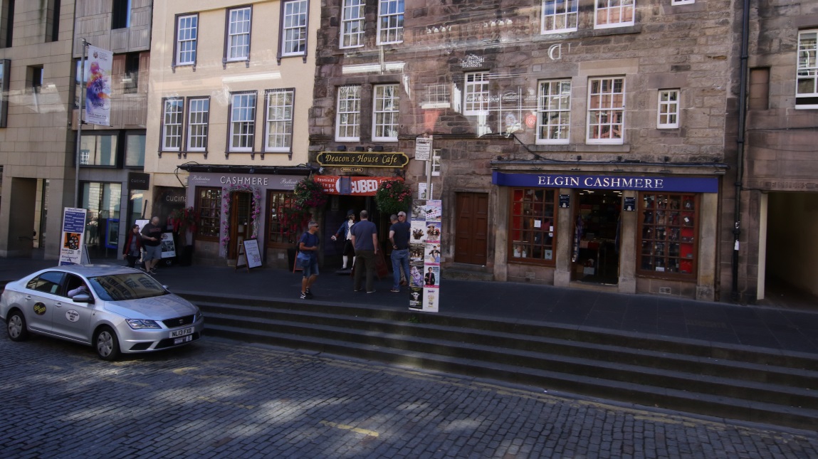 Cashmere shops on the Royal Mile