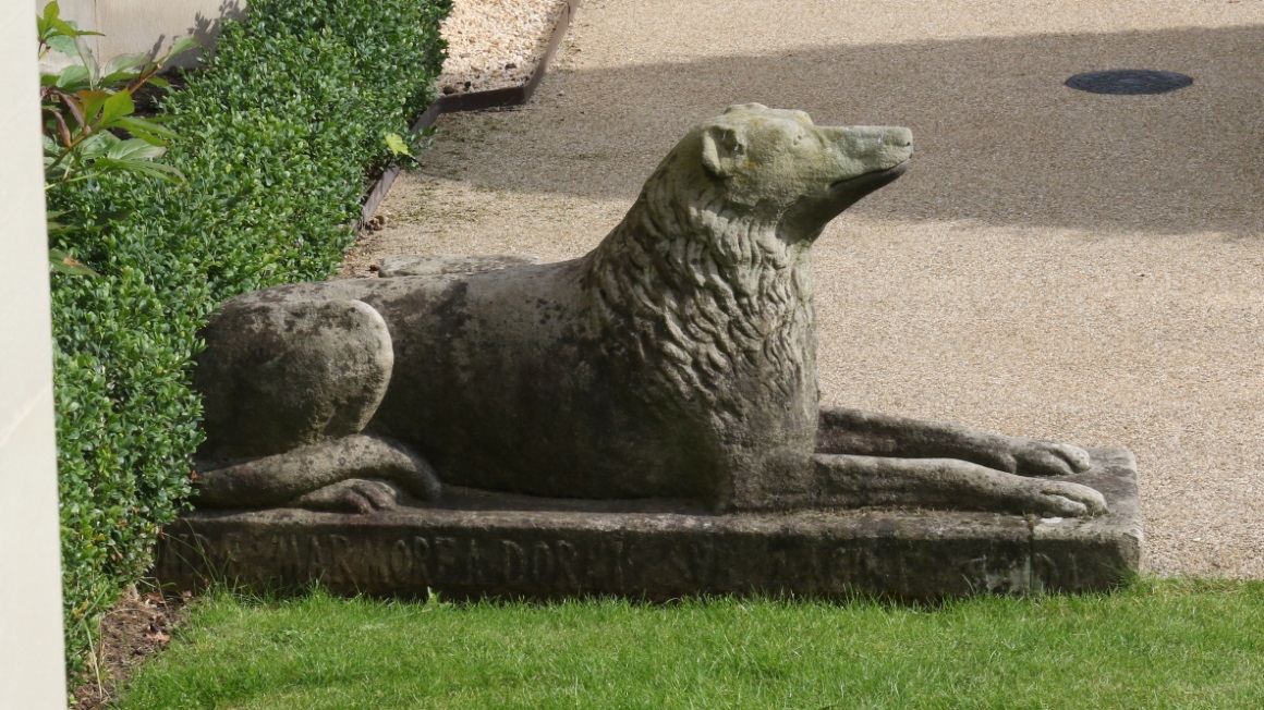 Sir Walter Scott's dog Madia