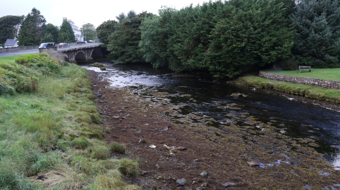 River passes under Route A87