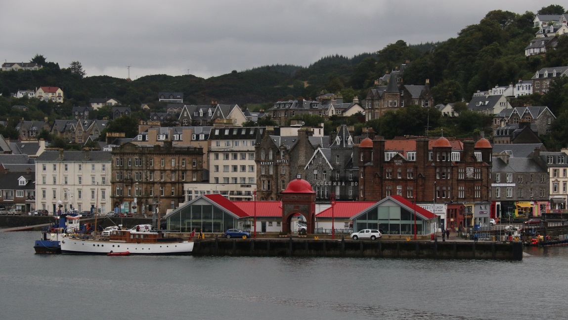 Eeusk restaurant in front of the Regent Hotel