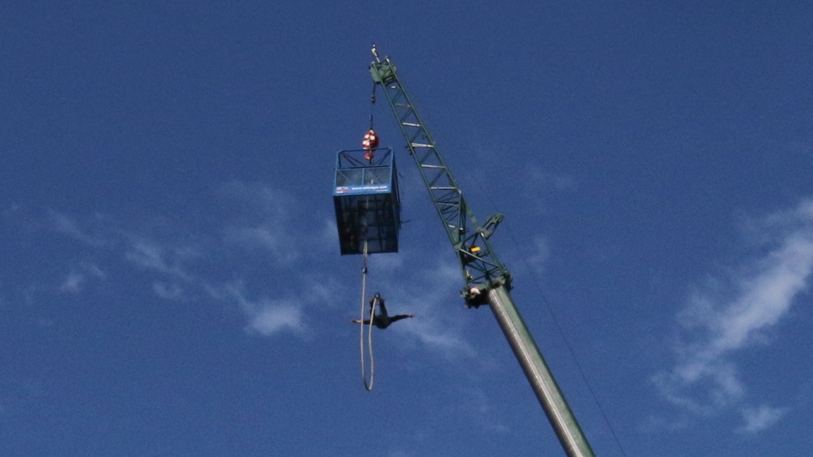Bungee jumping