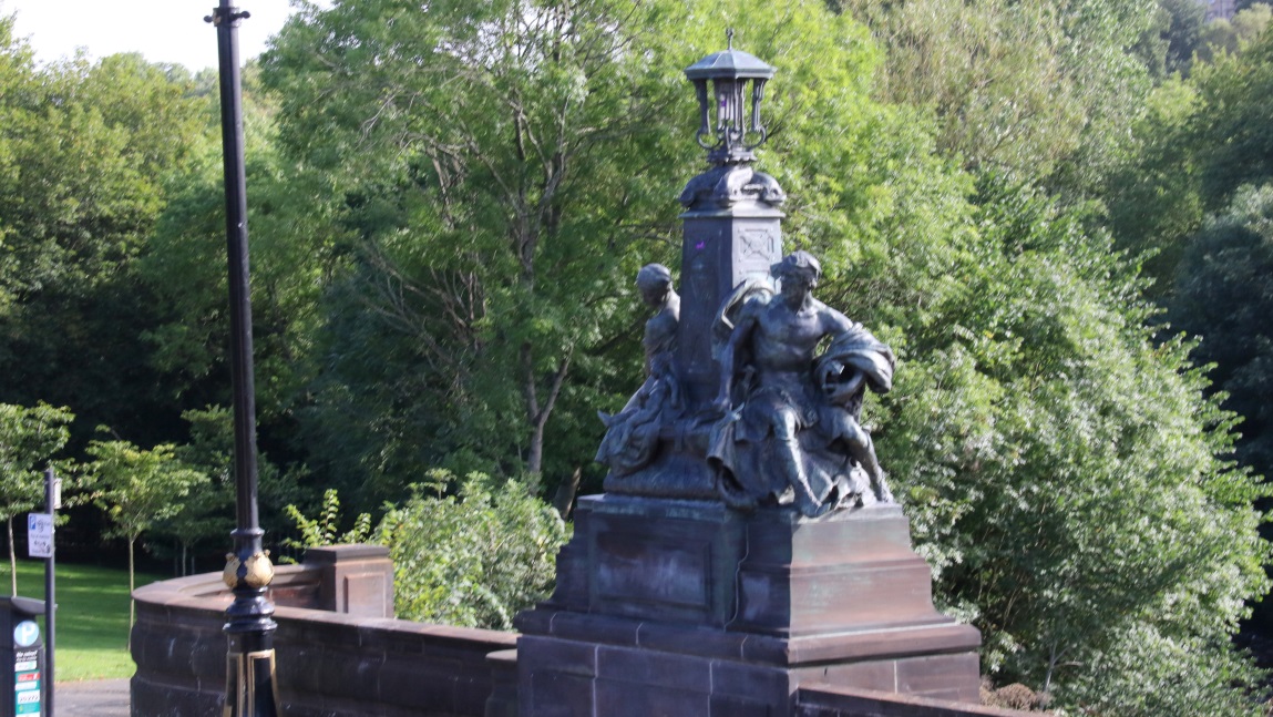 Peace and War statues