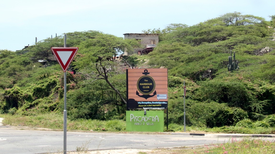 Entrance to the Harbour Club