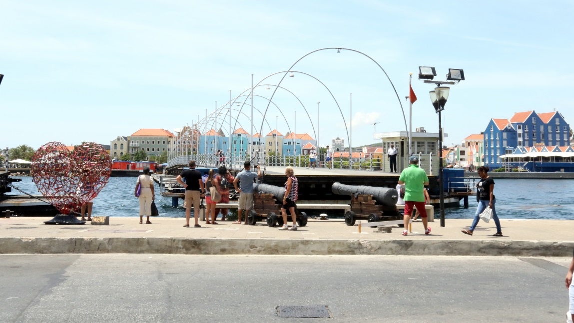 Back to the swinging pedestrian bridge