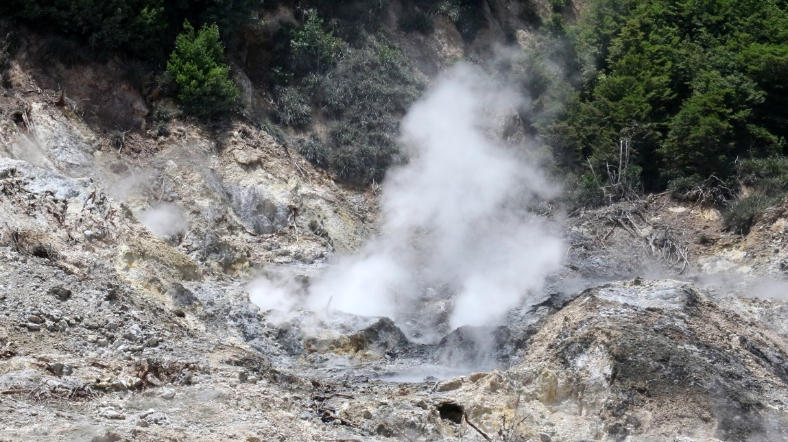 More bubbling mud and steam vents