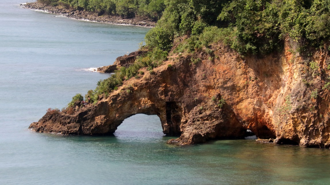 Closer view of the arch