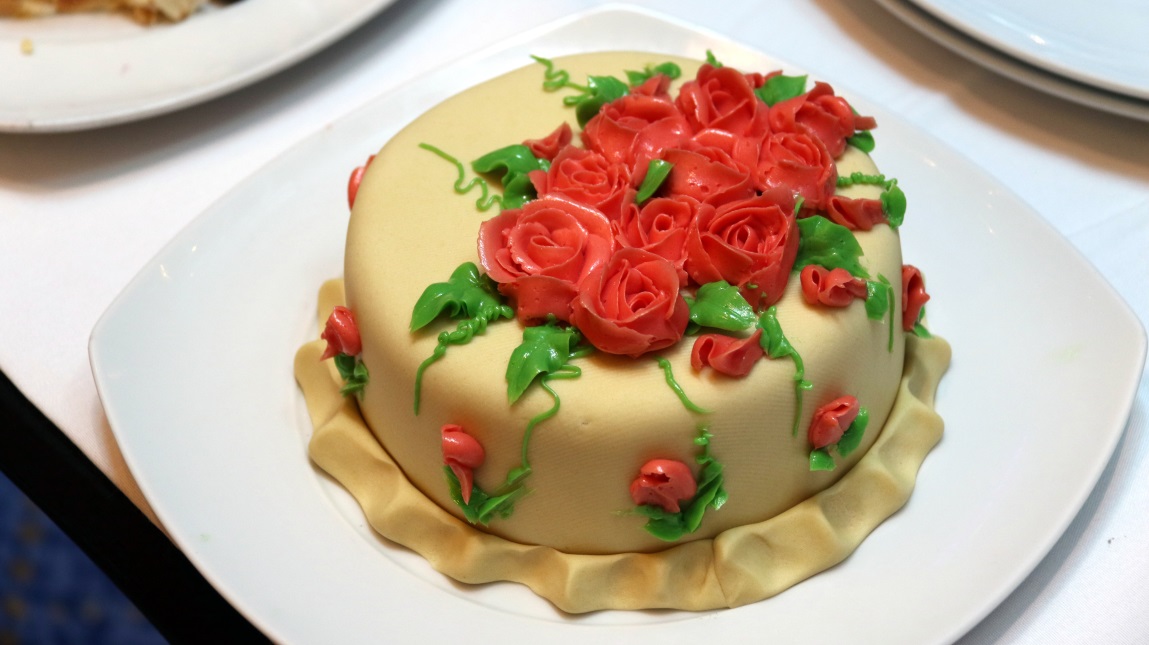 Cake decorating demonstration