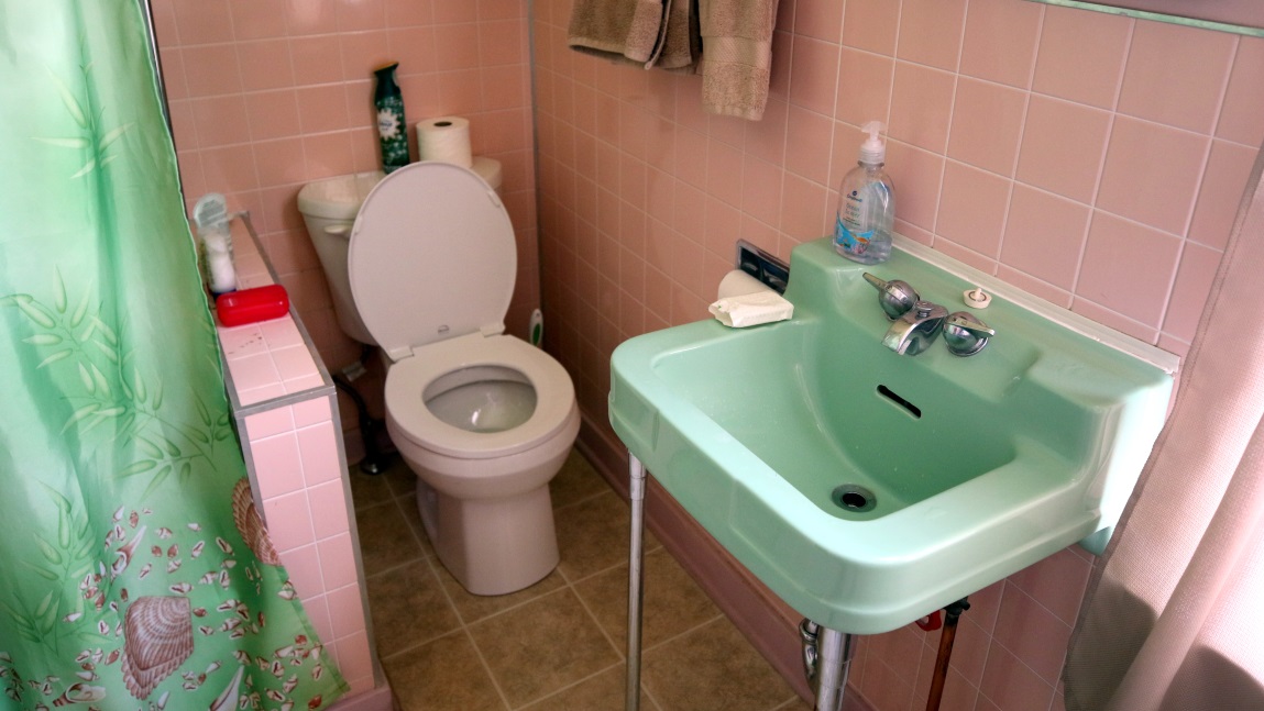 Our pink bathroom at the Holiday Lodge Bed and Breakfast