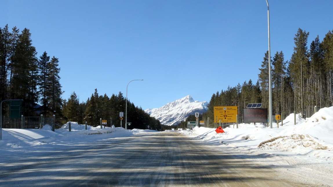 Road information at the South end of Icefields Parkway