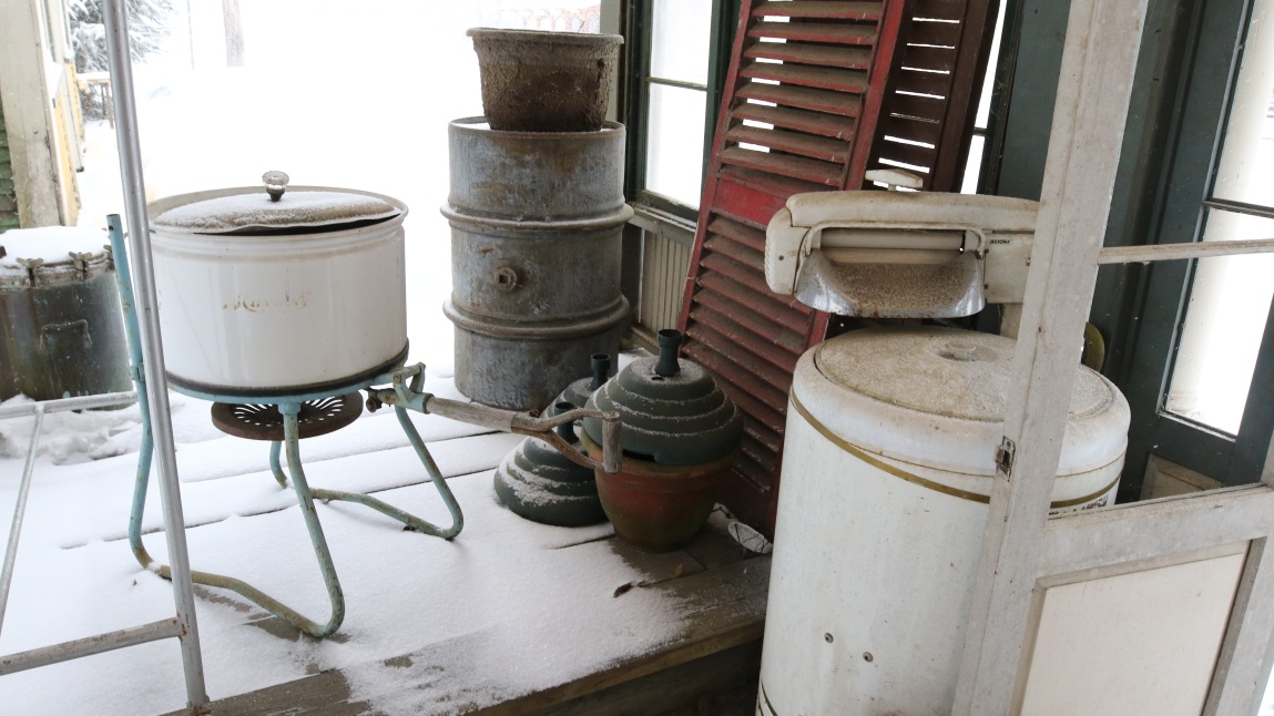 Antiques outside the Ripley Creek Inn