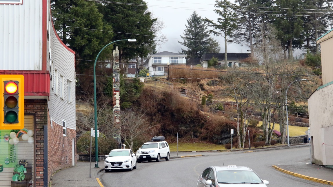 Totem pole on Fulton Street