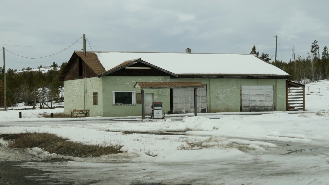 Old gas station in Chilanko Forks