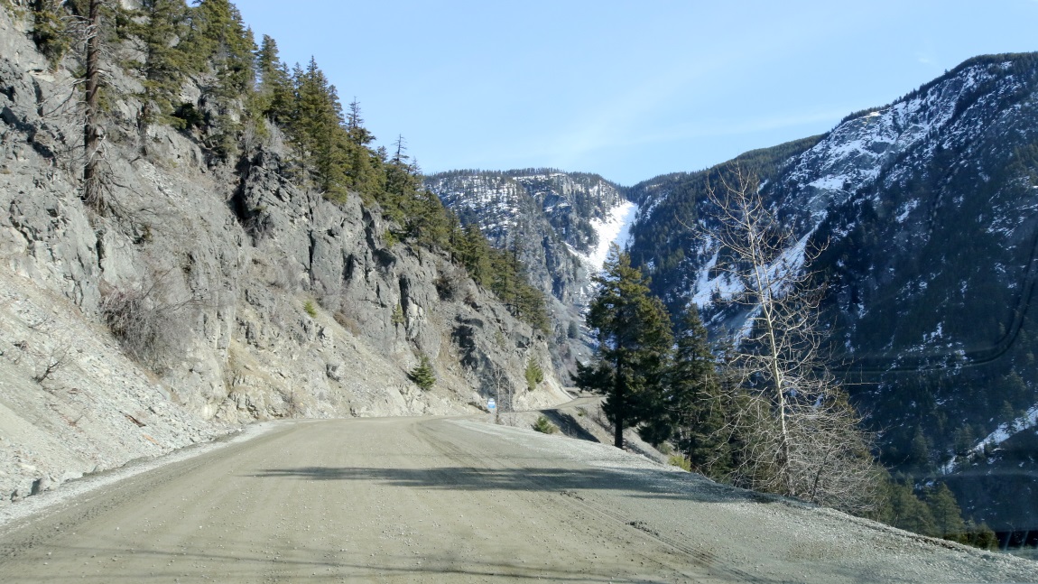 Heckman Pass has rock on one side