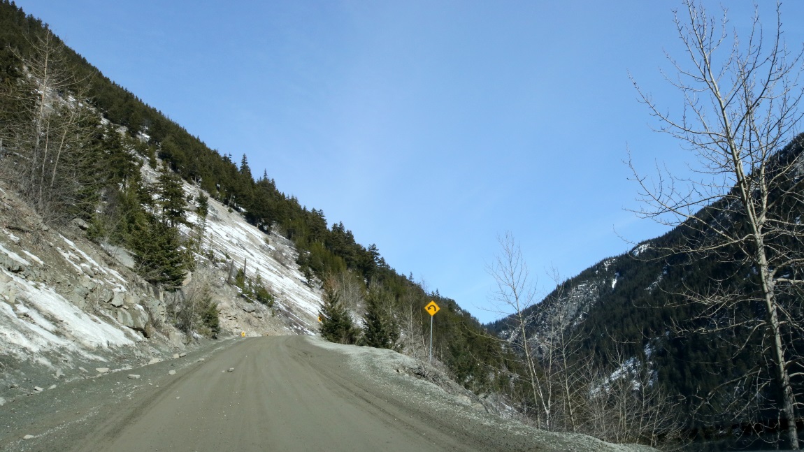 Numerous rockfalls on Heckman Pass
