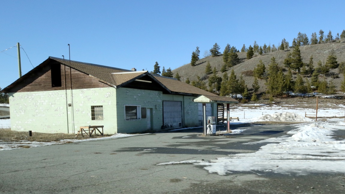 Old gas station in Chilanko Forks
