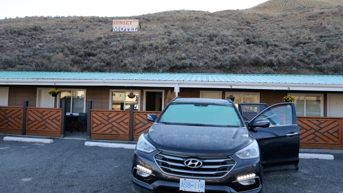 Frosty car in front of Sunset Motel
