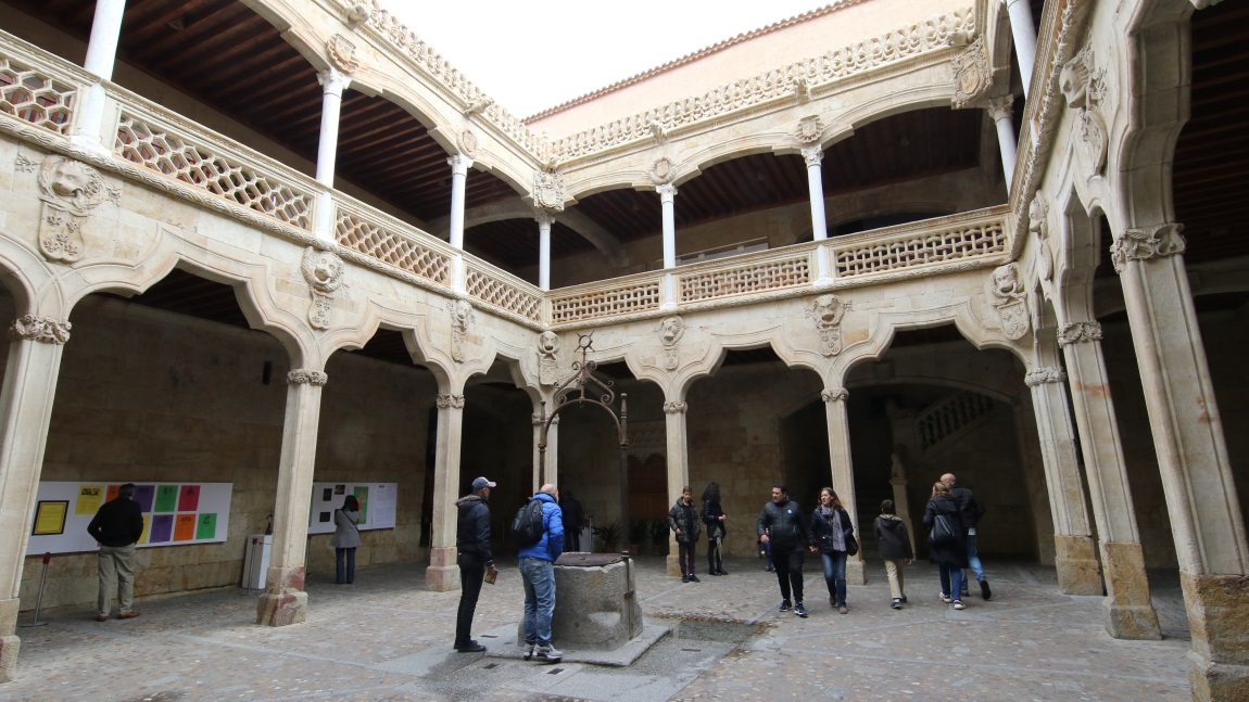 Inside the Biblioteca P�blica