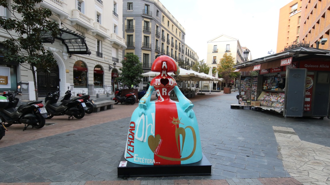 Las Meninas statue